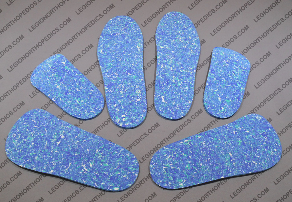 Flat foam insoles with arch