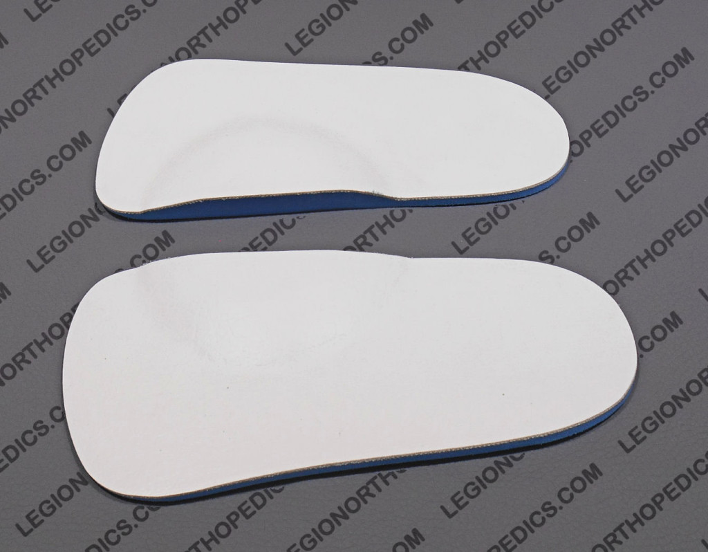 Short vinyl and foam insoles with arc pad